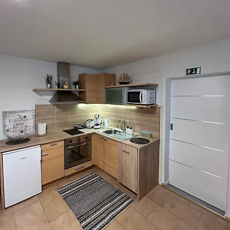 شقة Apartma Tayana - With Affordable Parking !!!