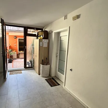 Apartma Tayana - With Affordable Parking !!! Daire *