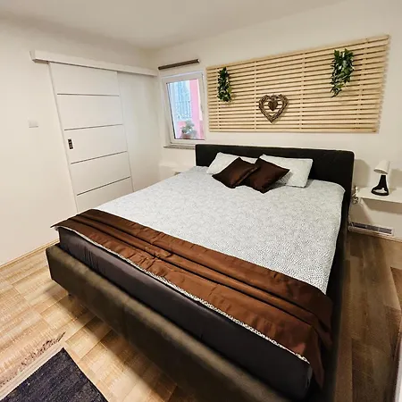 Apartma Tayana - With Affordable Parking !!! Daire *