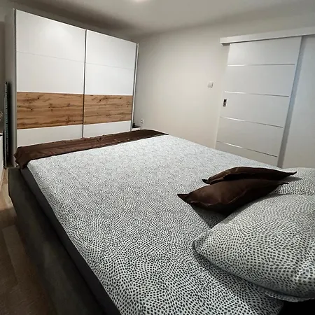 Daire Apartma Tayana - With Affordable Parking !!! *