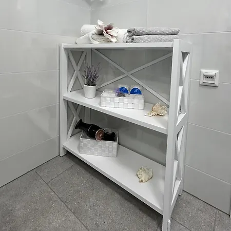 Apartma Tayana - With Affordable Parking !!! Apartmán