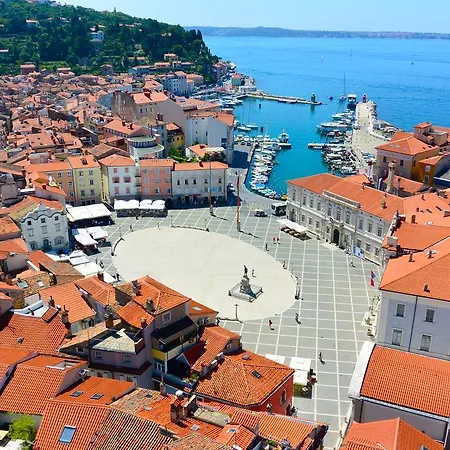 Apartma Tayana - With Affordable Parking !!! Daire *