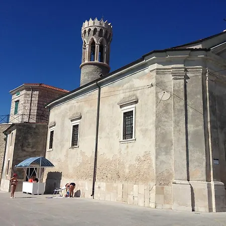 Daire Apartma Tayana - With Affordable Parking !!!