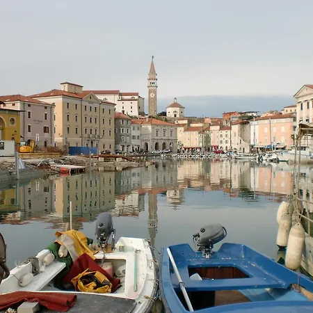 Apartma Tayana - With Affordable Parking !!! Apartman