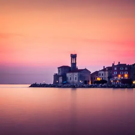 شقة Apartma Tayana - With Affordable Parking !!! *