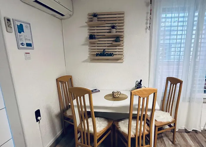 דירה Apartma Tayana - With Affordable Parking !!! פיראן