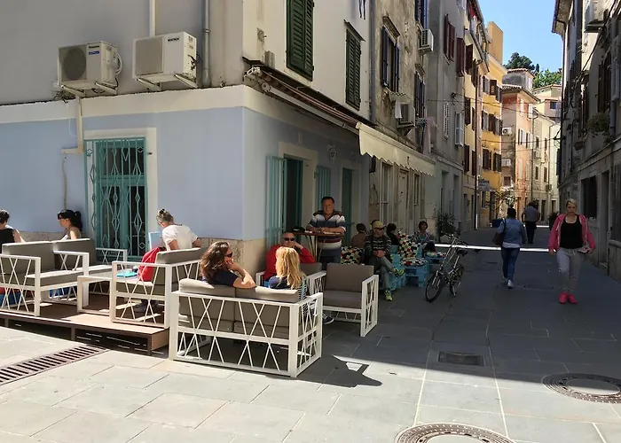 Apartma Tayana - With Affordable Parking !!! דירה *